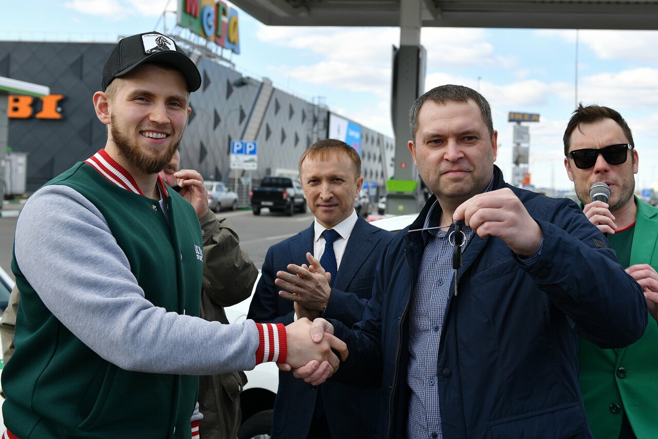 Победители акции #АйданаАЗС получили автомобили | ХК «Ак Барс»